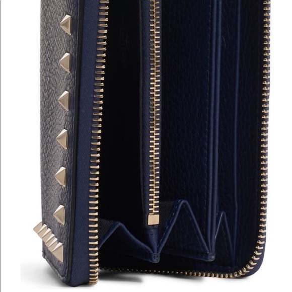 Valentino Garavani Rockstud Zipper Wallet - Picture 4 of 13